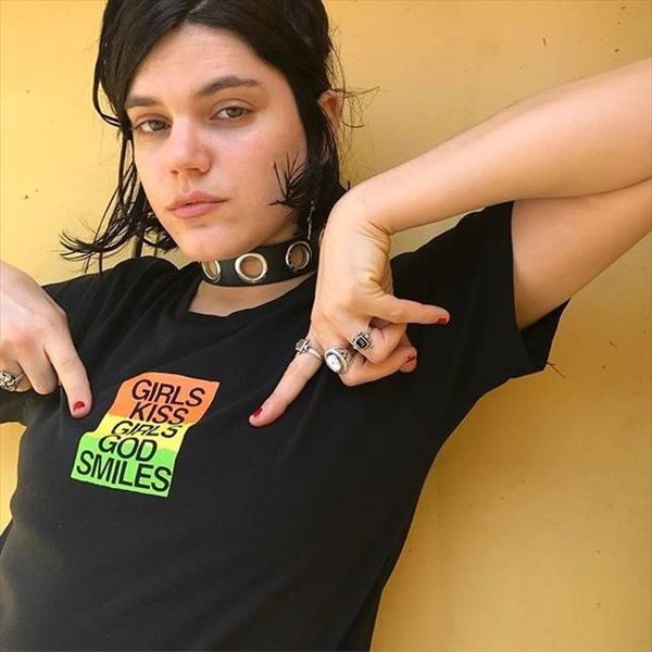 1 шт. девушки kiss girls smiles rainbow lesbian pride t рубашка женщины tumblr мода lgbt графический tee grunge уличные носить топы, White
1 шт. девушки kiss girls smiles rainbow lesbian pride t рубашка женщины tumblr мода lgbt графический tee grunge уличные носить топы, White