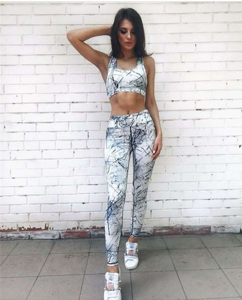 printed breathable yoga suit women sportswear halter bra & leggings tight fitness sports suit yoga set women's tracksuit c0122, Black;white
printed breathable yoga suit women sportswear halter bra & leggings tight fitness sports suit yoga set women's tracksuit c0122, Black;white