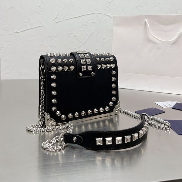 women rivet leather messenger bag ladies chains shoulder flap bags clutch trunk silver color chain wide strap pouch female vintage two-tone
women rivet leather messenger bag ladies chains shoulder flap bags clutch trunk silver color chain wide strap pouch female vintage two-tone