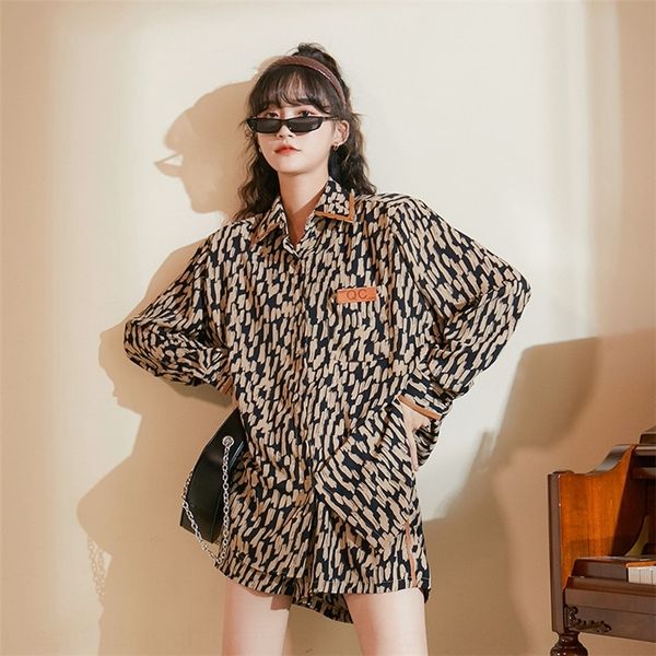 wezjn two-piece design chic loose slimming western style print shirt shorts leopard suit for women 2020 shorts shirtshirt shirtautumn new co, Gray
wezjn two-piece design chic loose slimming western style print shirt shorts leopard suit for women 2020 shorts shirtshirt shirtautumn new co, Gray
