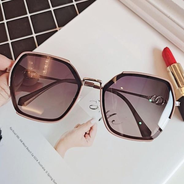 new women's fashionable polarized sunglasses large frame retro driving sunglasses for female, White;black
new women's fashionable polarized sunglasses large frame retro driving sunglasses for female, White;black