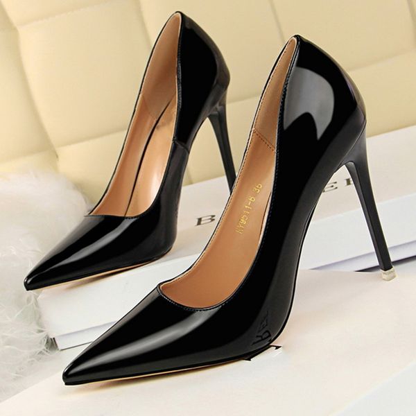 ladies office pumps shoes simple ladies high heels .5cm pointed toe high heels patent leather office casual pumps dropshipmultifunction, Black
ladies office pumps shoes simple ladies high heels .5cm pointed toe high heels patent leather office casual pumps dropshipmultifunction, Black