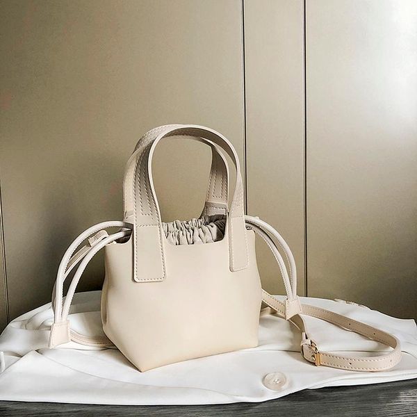 new french design fashion female bucket bag & elegant shoulder bag messenger width 19cm height 15cm thickness 12cm
new french design fashion female bucket bag & elegant shoulder bag messenger width 19cm height 15cm thickness 12cm