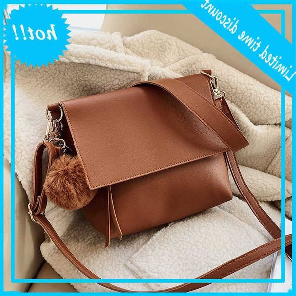 autumn and winter 2020 new korean leisure hair ball pendant women's single shoulder handbag slant span bag
autumn and winter 2020 new korean leisure hair ball pendant women's single shoulder handbag slant span bag