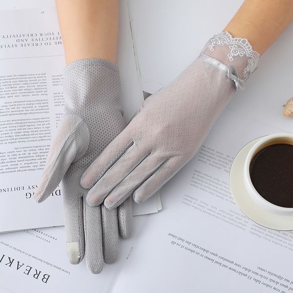 lace touch screen non-slip viscose driving gloves summer women thin short ice silk uv sunscreen pearl flowers bow glove j54, Blue;gray
lace touch screen non-slip viscose driving gloves summer women thin short ice silk uv sunscreen pearl flowers bow glove j54, Blue;gray