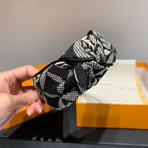 hot designer ins мода c-буква женщины волосы палочки мода девушка головной долж достижение женщина дизайнерские оголовки аксессуары для воло, Silver
hot designer ins мода c-буква женщины волосы палочки мода девушка головной долж достижение женщина дизайнерские оголовки аксессуары для воло, Silver