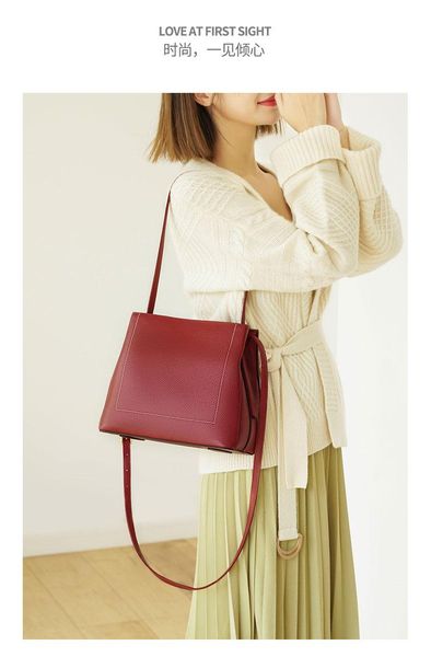leather handbag new 2020 fashion versatile red wedding bag female bride single shoulder messenger bag female
leather handbag new 2020 fashion versatile red wedding bag female bride single shoulder messenger bag female