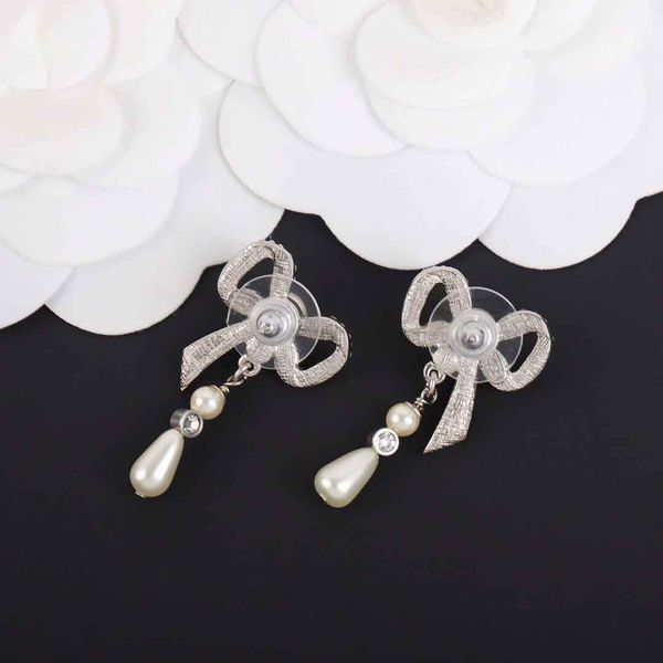 butterfly shape with diamond and pearl in platinum color for women and girl friend jewelry gift ps3518, Silver
butterfly shape with diamond and pearl in platinum color for women and girl friend jewelry gift ps3518, Silver