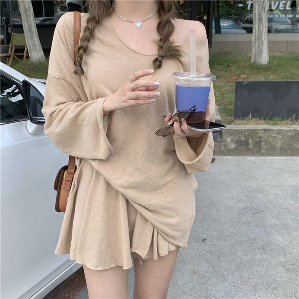 autumn 2020 new loose long sleeve + wide leg shorts casual two piece fashion suit hat women's wear
autumn 2020 new loose long sleeve + wide leg shorts casual two piece fashion suit hat women's wear
