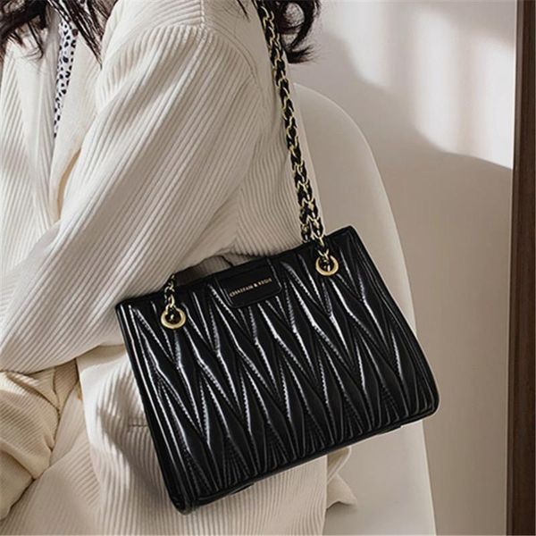 shoulder bags textured pu leather folds pattern female bag large capacity chain tote handbags for women solid color messenger sac
shoulder bags textured pu leather folds pattern female bag large capacity chain tote handbags for women solid color messenger sac