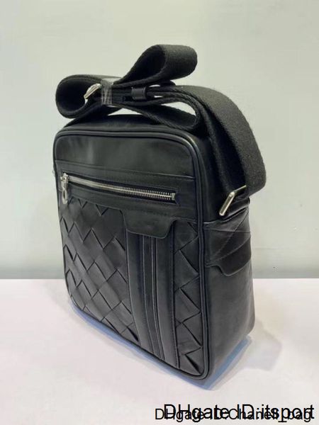 men briefcases original black color leather travel fashion shoulder bag webbing cross-body strap handbag
men briefcases original black color leather travel fashion shoulder bag webbing cross-body strap handbag