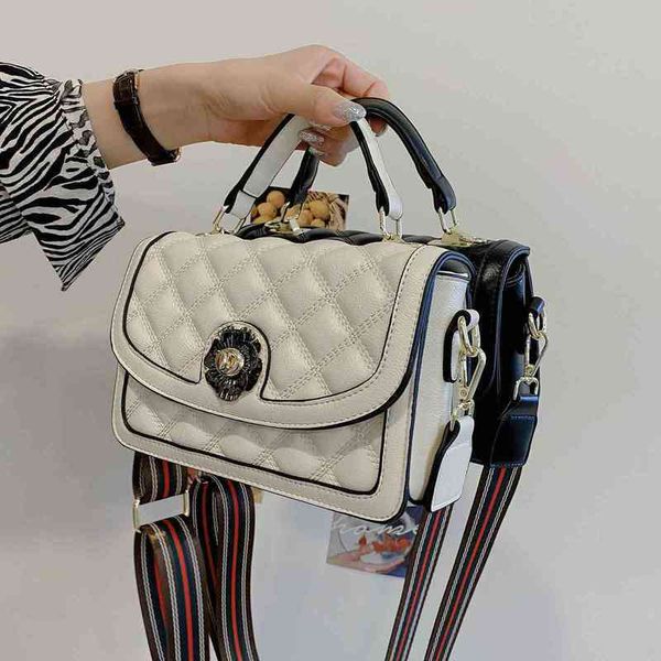 2022 factory wholesale new model female women's single shoulder messenger small square embroidered wire rhombic solid color bag, Black;red
2022 factory wholesale new model female women's single shoulder messenger small square embroidered wire rhombic solid color bag, Black;red