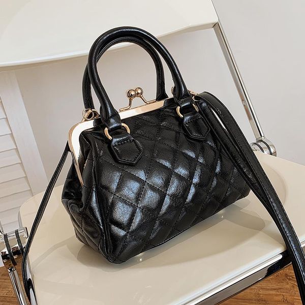 shoulder bags niche design large-capacity handbags 2021 fashion rhombus western style messenger bag dual-use width: 21cm
shoulder bags niche design large-capacity handbags 2021 fashion rhombus western style messenger bag dual-use width: 21cm
