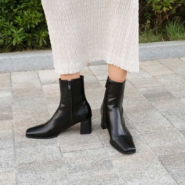 4 colors square head thick heel leather ankle boots women high heels short boots 2020 winter new size 33-42, Black
4 colors square head thick heel leather ankle boots women high heels short boots 2020 winter new size 33-42, Black