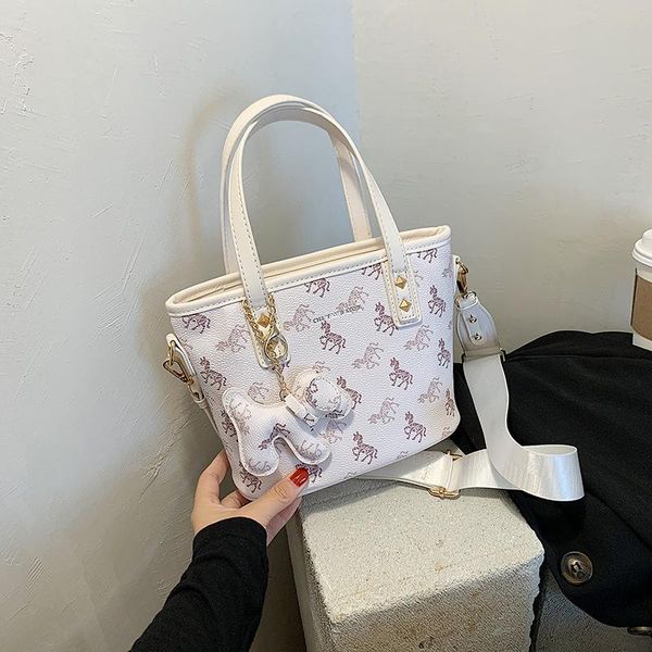 brand original design new 2020 vegetable basket portable bucket bag fashion printed messenger bag
brand original design new 2020 vegetable basket portable bucket bag fashion printed messenger bag