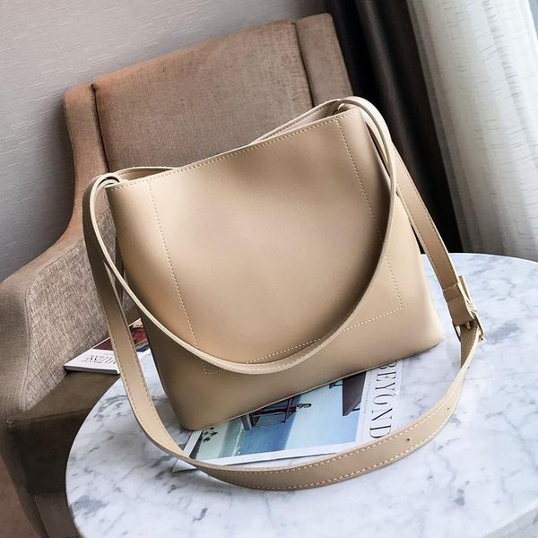 cross body women bag leather handbag 2021 designer large capacity solid color simple pu shoulder crossbody
cross body women bag leather handbag 2021 designer large capacity solid color simple pu shoulder crossbody