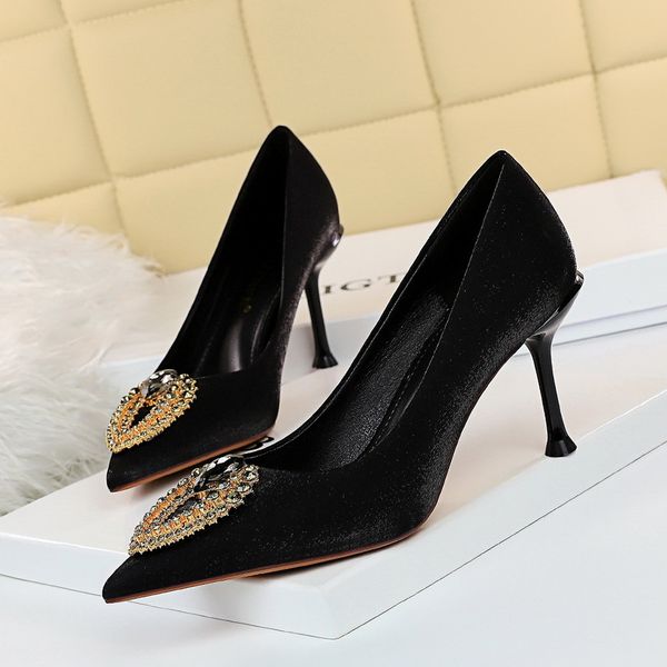 2021 new european and banquet of silk cloth high-heeled stilettos pointed to metal strass buckle shoes 3pr0, Black
2021 new european and banquet of silk cloth high-heeled stilettos pointed to metal strass buckle shoes 3pr0, Black