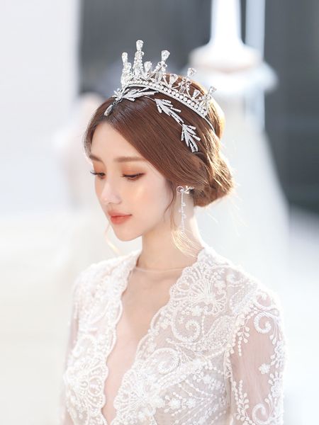 matmosphere bride silver crystal temperament super queen fairy wedding dress headdress diamond crown forehead jewelry k
matmosphere bride silver crystal temperament super queen fairy wedding dress headdress diamond crown forehead jewelry k