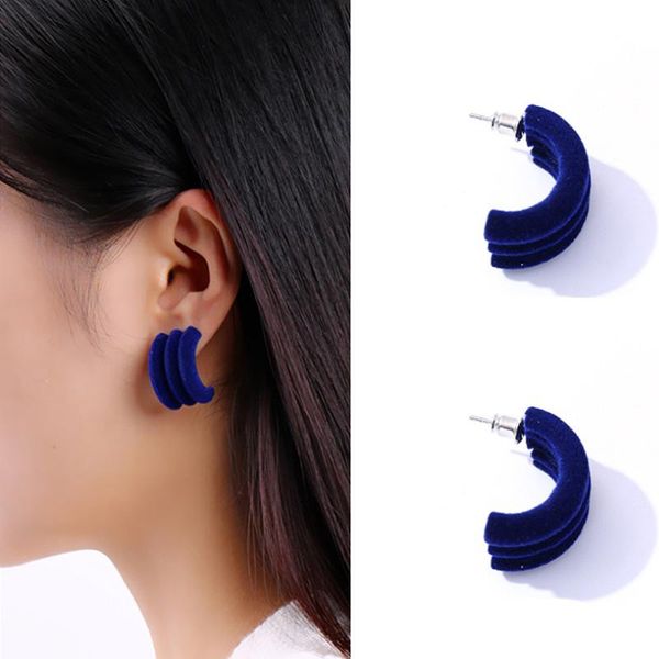 vintage flocking earrings for woman 2021 autumn & winter new plush geometric earrings fashion party jewelry christmas gift girl, Golden;silver 
vintage flocking earrings for woman 2021 autumn & winter new plush geometric earrings fashion party jewelry christmas gift girl, Golden;silver