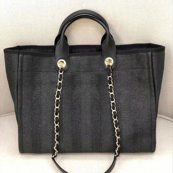 the new pearl beach bag 7a high-end custom quality differs from the old one in that the pearl decoration is more high-end atmosphere
the new pearl beach bag 7a high-end custom quality differs from the old one in that the pearl decoration is more high-end atmosphere
