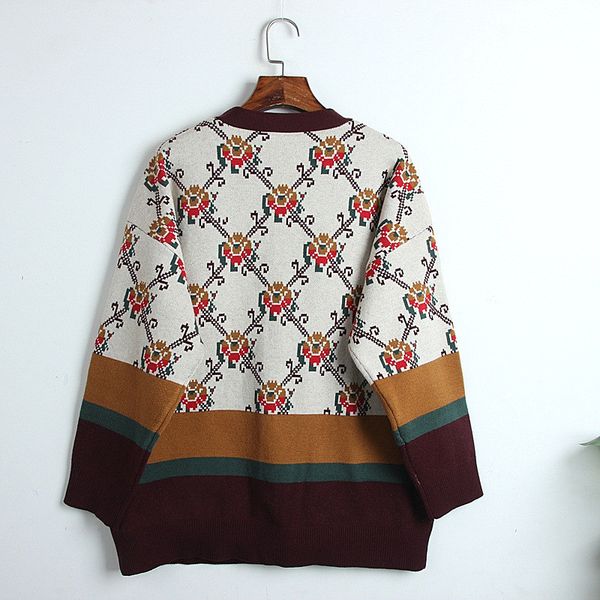 2021 female vintage argyle sweaters retro contrast color mesh cardigan spring new embroidered long sleeve crocheted jumpers vrsi, White;black
2021 female vintage argyle sweaters retro contrast color mesh cardigan spring new embroidered long sleeve crocheted jumpers vrsi, White;black