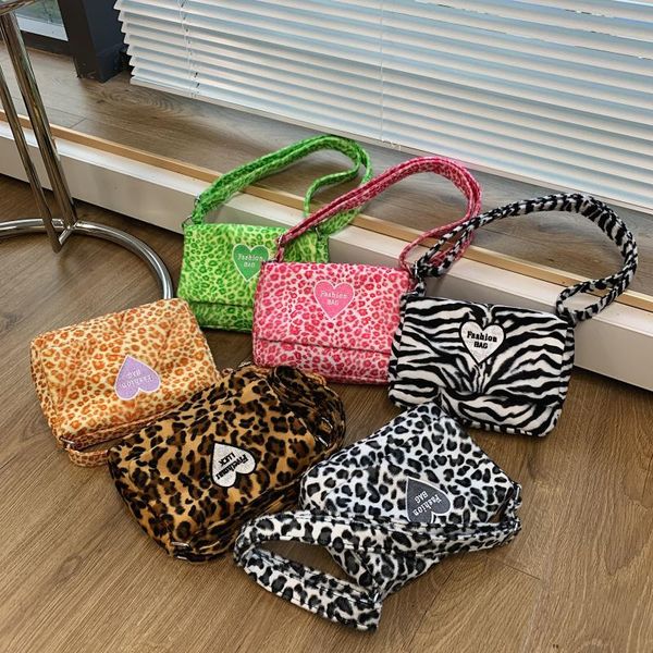 new autumn and winter fashion leopard print crossbody bag women plush soft casual shoulder bag 2020 fluffy female underarm
new autumn and winter fashion leopard print crossbody bag women plush soft casual shoulder bag 2020 fluffy female underarm
