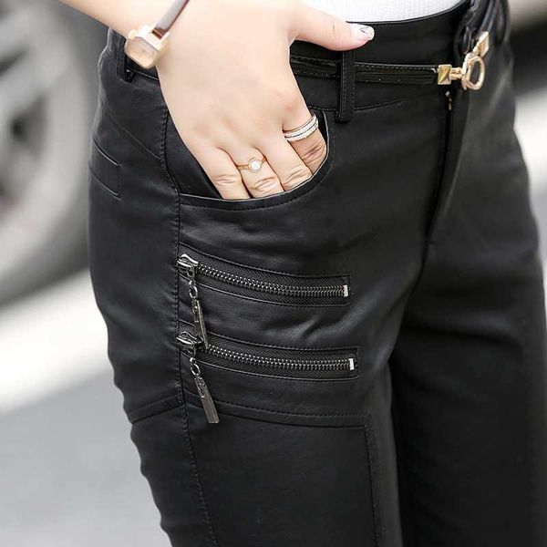 spring autumn black leather pants women fashion skinny pu leather zipper pencil pants women plus size long trousers with belt, Black;white
spring autumn black leather pants women fashion skinny pu leather zipper pencil pants women plus size long trousers with belt, Black;white