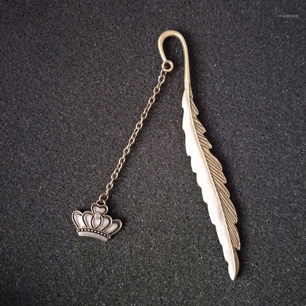 luminous feather crown glow in the dark silver bookmarks page marker bookmark metal book accessories1
luminous feather crown glow in the dark silver bookmarks page marker bookmark metal book accessories1