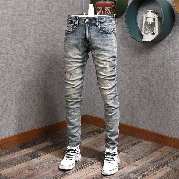 2021 new italian style fashion men jeans retro blue slim fit ripped denim pants streetwear embroidery patchwork designer hip hop trousers t5
2021 new italian style fashion men jeans retro blue slim fit ripped denim pants streetwear embroidery patchwork designer hip hop trousers t5