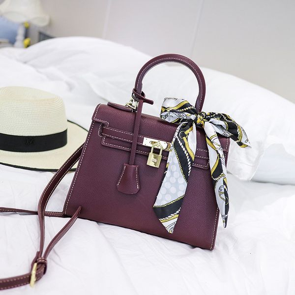 new bags in spring of 2019 fashion classic kelly simple versatile messenger handbag women's bag
new bags in spring of 2019 fashion classic kelly simple versatile messenger handbag women's bag