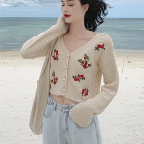 early autumn heavy industry embroidery sweater women loose wear short sweater sweater2020 new fashion korean long sleeve knitted cardigan fa, White;black 
early autumn heavy industry embroidery sweater women loose wear short sweater sweater2020 new fashion korean long sleeve knitted cardigan fa, White;black
