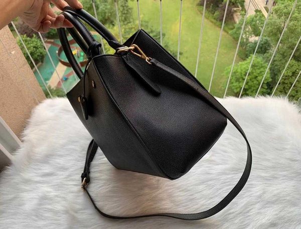retro female bags 2021 one-shoulder messenger handbag large-capacity presbyopia large printing shopping bag
retro female bags 2021 one-shoulder messenger handbag large-capacity presbyopia large printing shopping bag