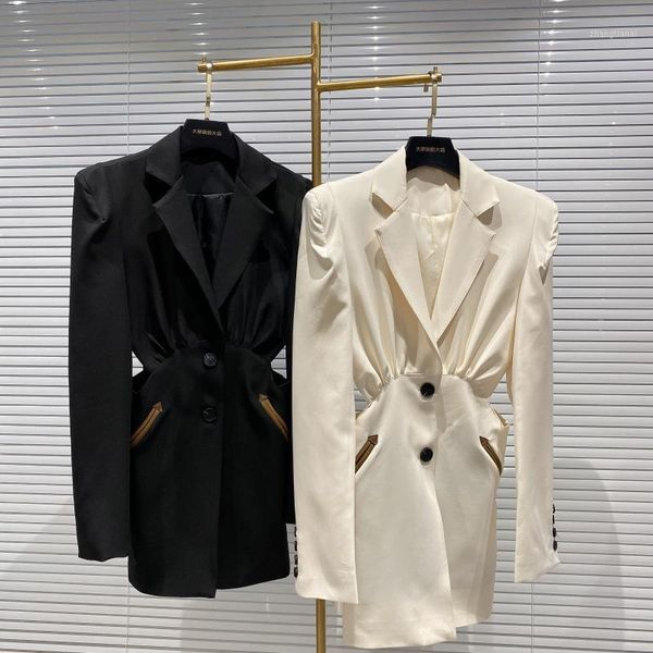 new same style arrow pocket with waist leakage back design waist closing mid long windbreaker suit coat1, Tan;black
new same style arrow pocket with waist leakage back design waist closing mid long windbreaker suit coat1, Tan;black