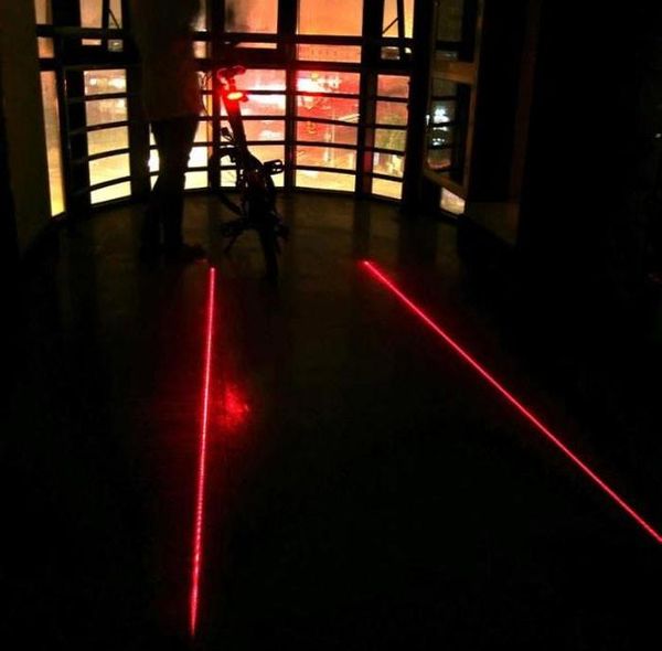 велоспорт велосипед 2 лазерный проектор красный луч лампы и 3 led вспышка сзади задние фонари комплект night безопаснее велосипед аксессуары
велоспорт велосипед 2 лазерный проектор красный луч лампы и 3 led вспышка сзади задние фонари комплект night безопаснее велосипед аксессуары