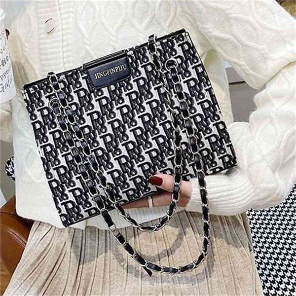factory shop autumn and winter small bag female fashion version ins net red single shoulder messenger versatile student foreign style
factory shop autumn and winter small bag female fashion version ins net red single shoulder messenger versatile student foreign style