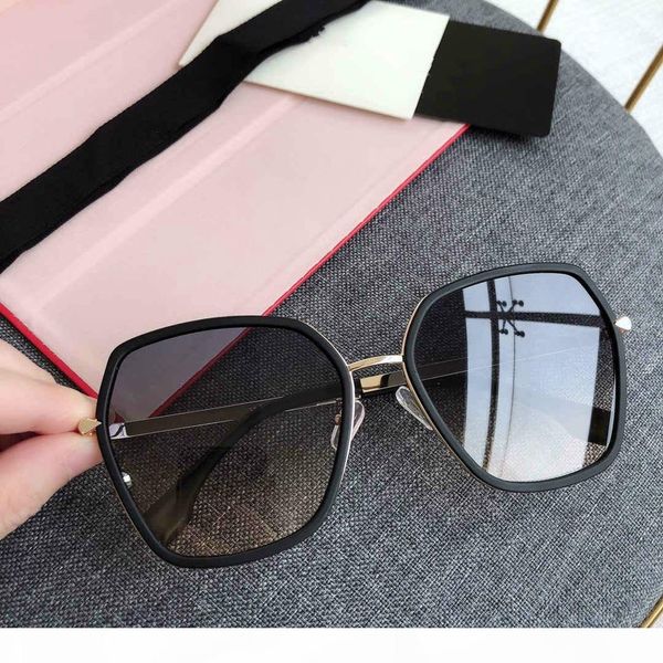 2020 new fashion luxury classic sunglasses for ladies, uv400 outdoor shopping drive sunscreen round men's glasses ff0262s, White;black
2020 new fashion luxury classic sunglasses for ladies, uv400 outdoor shopping drive sunscreen round men's glasses ff0262s, White;black