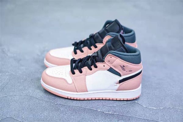 a large number of low-cost wholesale high-quality limited edition men and women street outdoor casual shoes basketball shoes
a large number of low-cost wholesale high-quality limited edition men and women street outdoor casual shoes basketball shoes