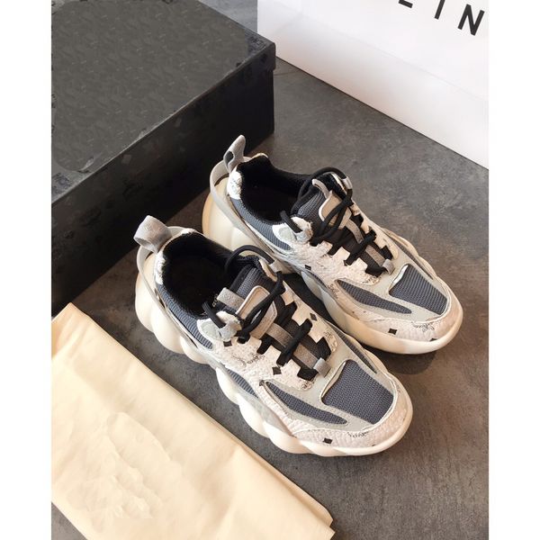 2020 series couple models printed casual sneakers cloud-shaped platform design full package with branded cloth bag, Black
2020 series couple models printed casual sneakers cloud-shaped platform design full package with branded cloth bag, Black