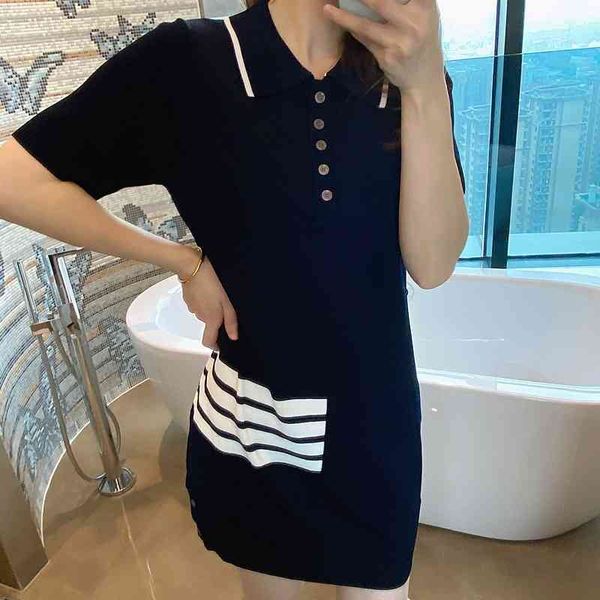 2022 factory wholesale new college style four bar polo neck short sleeve dress women's loose thin stripe contrast ice linen knitted ski, Black;gray
2022 factory wholesale new college style four bar polo neck short sleeve dress women's loose thin stripe contrast ice linen knitted ski, Black;gray