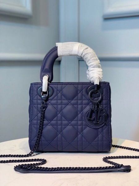leading the fashion new bag series 7a high-end boutique custom frosted leather creative classic unbeaten fashion trend cutting-edge classic
leading the fashion new bag series 7a high-end boutique custom frosted leather creative classic unbeaten fashion trend cutting-edge classic