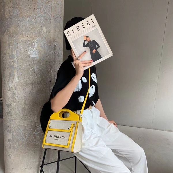 2020 womens shoulder bag carefully made with a slanted shoulder chain of white-collar ladies must use fashionable caviar y000254, Black
2020 womens shoulder bag carefully made with a slanted shoulder chain of white-collar ladies must use fashionable caviar y000254, Black