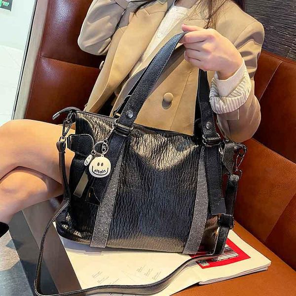 diamond-studded large-capacity handbag women 2021 new fashion all-match tote bag trendy temperament diagonal bolsas feminina
diamond-studded large-capacity handbag women 2021 new fashion all-match tote bag trendy temperament diagonal bolsas feminina