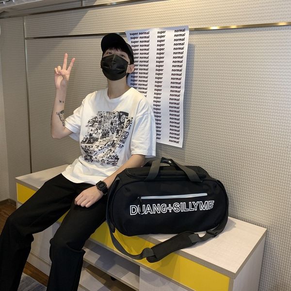 new style messenger men's brand fitness sports fashion trend korean casual versatile shoulder bag for women c1111 
new style messenger men's brand fitness sports fashion trend korean casual versatile shoulder bag for women c1111