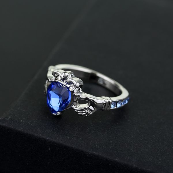 ring ravenclaw school rings holding the crystal love heart crown wedding ring blue crystal ring, Golden;silver
ring ravenclaw school rings holding the crystal love heart crown wedding ring blue crystal ring, Golden;silver