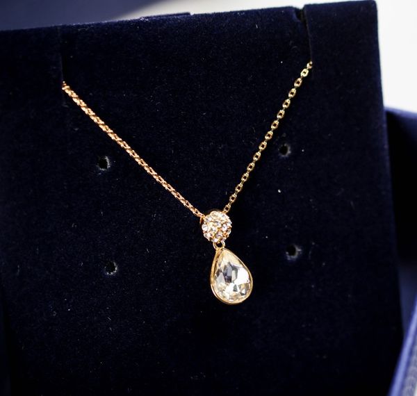 2020 new female necklace add noble charm to the neck, gorgeous light, fashionable and exquisitedinner must be, Silver
2020 new female necklace add noble charm to the neck, gorgeous light, fashionable and exquisitedinner must be, Silver