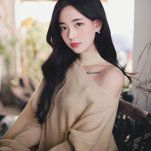 women autumn winter one shoulder sweater loose fit plush pullover sweater pure color warm fashion long sleeve knitted streetwear 201130, White;black
women autumn winter one shoulder sweater loose fit plush pullover sweater pure color warm fashion long sleeve knitted streetwear 201130, White;black