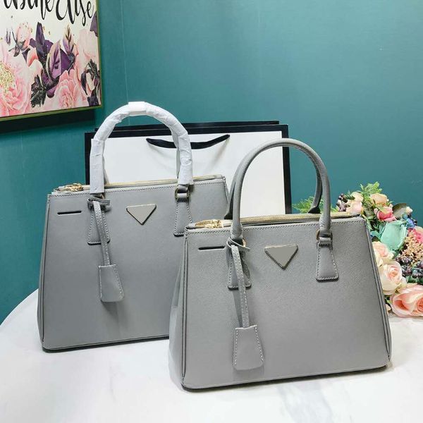 high-quality women crossbody shoulder bags fashion cowhide handbag lady large capacity boston tote multiple color (33*23/30*17cm) pd20102305
high-quality women crossbody shoulder bags fashion cowhide handbag lady large capacity boston tote multiple color (33*23/30*17cm) pd20102305