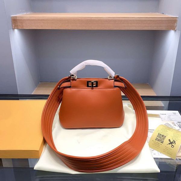 original leather handbag lady shoulder bags crossbody bag fashion metal accessories glossy surface turn lock removable wide shoulder strap
original leather handbag lady shoulder bags crossbody bag fashion metal accessories glossy surface turn lock removable wide shoulder strap