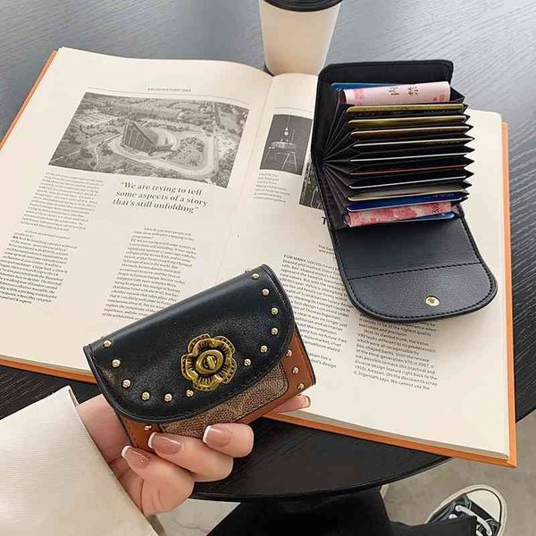 wallets bags handbags 2021 korean simple small wallet women's short rivet folding color contrast multi card pocket, Red;black
wallets bags handbags 2021 korean simple small wallet women's short rivet folding color contrast multi card pocket, Red;black