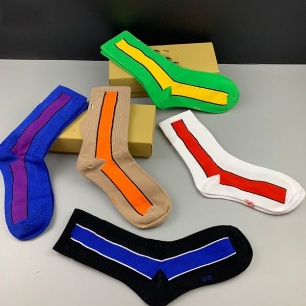 2020 new mens and womens sport long socks 100% cotton wholesale couple design socks 5 pcs with box, Black;white
2020 new mens and womens sport long socks 100% cotton wholesale couple design socks 5 pcs with box, Black;white
